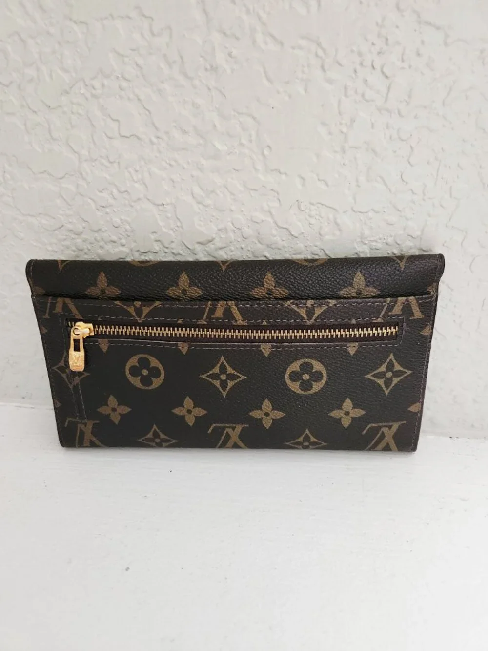 New Womens Louis Vuitton Monogramed Wallet W/Check Book Insert